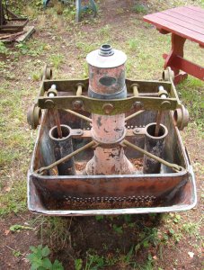 Brandpump utanför Rönnerums bysmedja